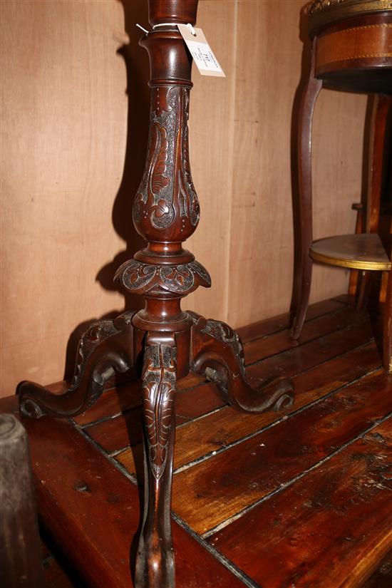 A circular Victorian walnut tripod table W.59.5cm